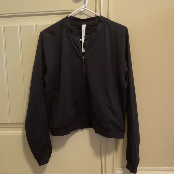 Lululemon Final Lap Jacket - Picture 3 of 6